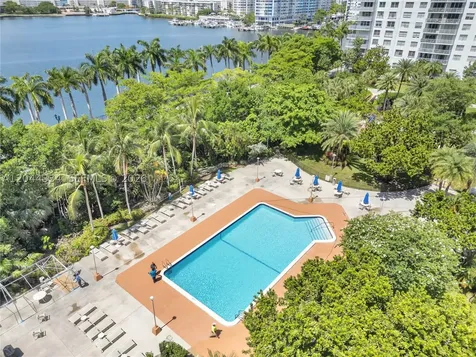 2851 NE 183rd Street Aventura FL 33160