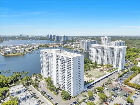 2851 NE 183rd Street Aventura FL 33160