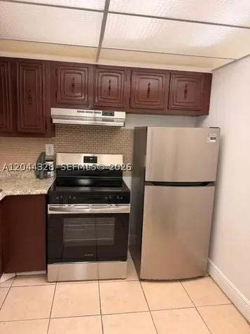498 NW 165th St Road Miami FL 33169