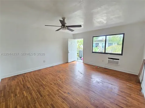 7035 Rue Granville Miami Beach FL 33141