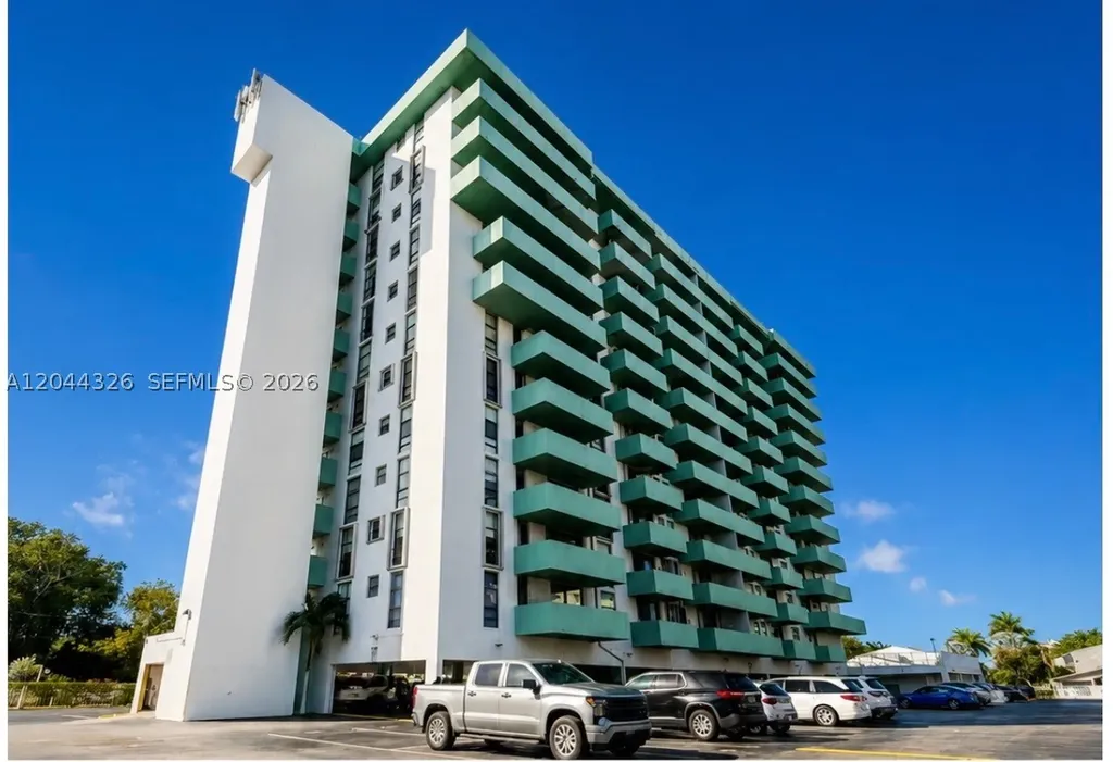 1825 W 44th Place Hialeah FL 33012