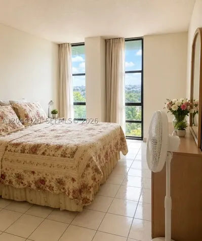 1825 W 44th Place Hialeah FL 33012