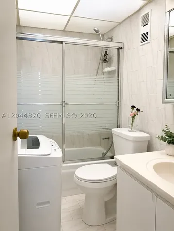 1825 W 44th Place Hialeah FL 33012