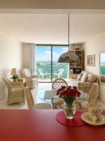 1825 W 44th Place Hialeah FL 33012
