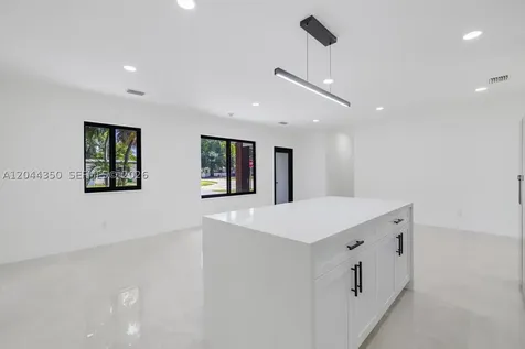 770 NE 160th Street Miami FL 33162