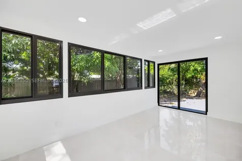 770 NE 160th Street Miami FL 33162