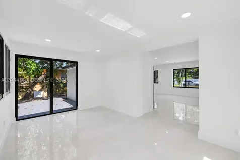 770 NE 160th Street Miami FL 33162