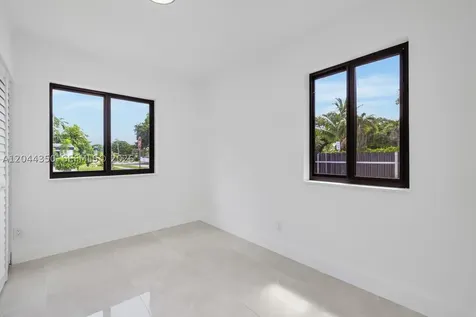 770 NE 160th Street Miami FL 33162