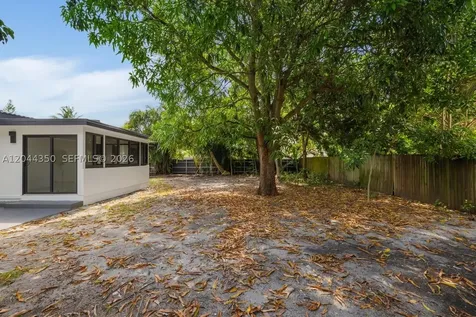 770 NE 160th Street Miami FL 33162