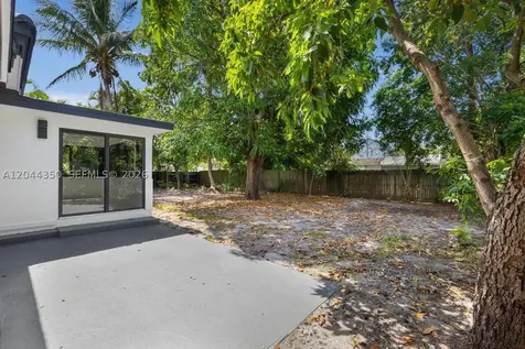 770 NE 160th Street Miami FL 33162