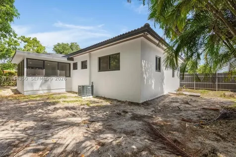 770 NE 160th Street Miami FL 33162