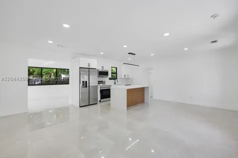 770 NE 160th Street Miami FL 33162