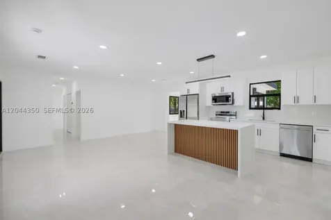 770 NE 160th Street Miami FL 33162