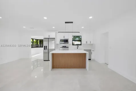 770 NE 160th Street Miami FL 33162