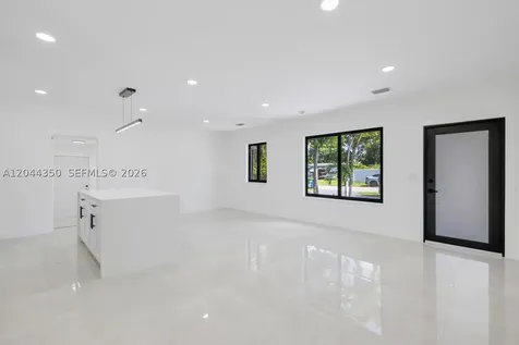 770 NE 160th Street Miami FL 33162