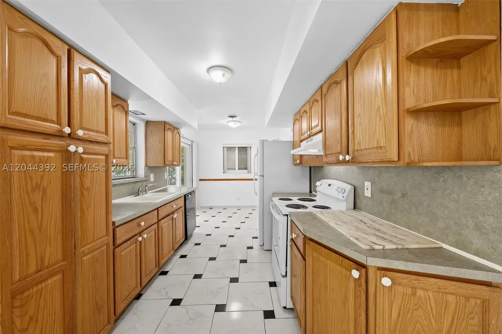 733 N Rainbow Drive Hollywood FL 33021