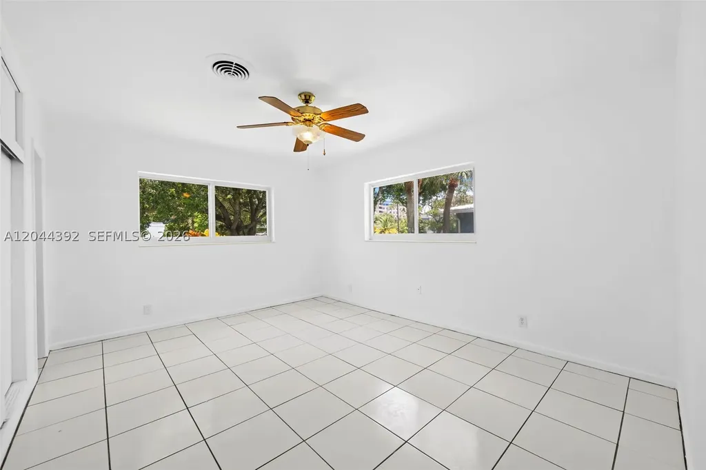 733 N Rainbow Drive Hollywood FL 33021