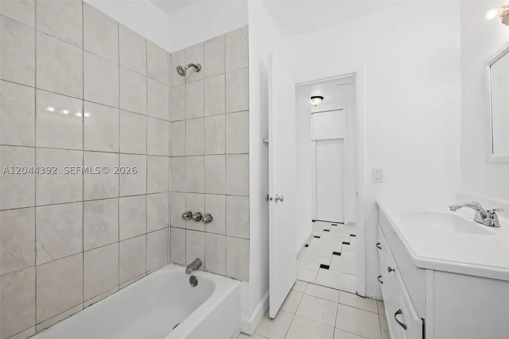 733 N Rainbow Drive Hollywood FL 33021