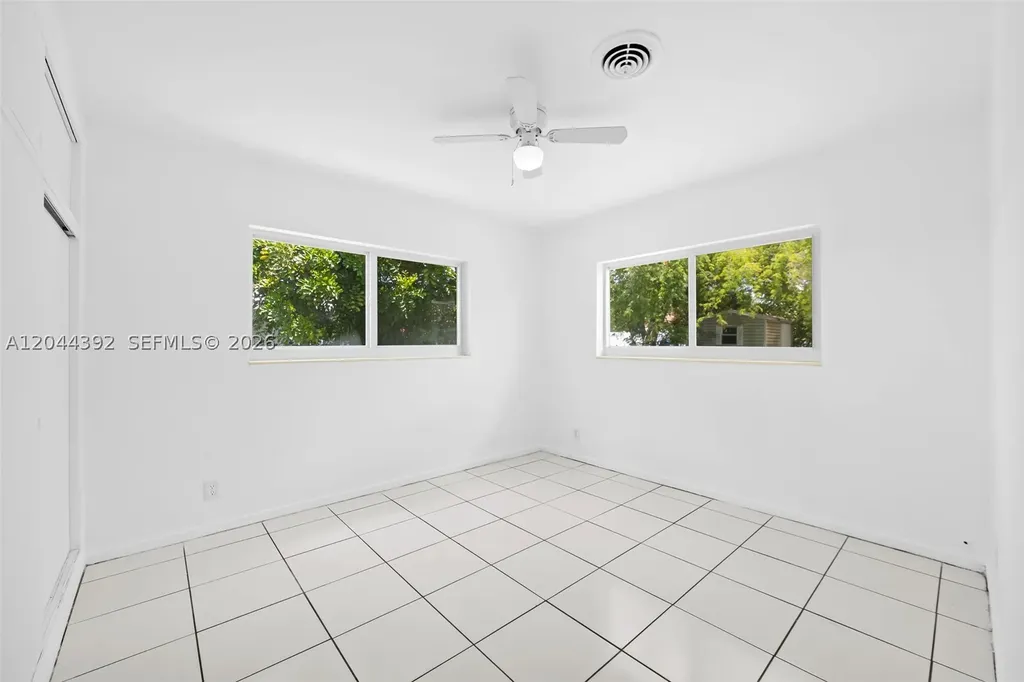 733 N Rainbow Drive Hollywood FL 33021