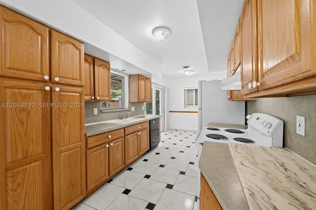733 N Rainbow Drive Hollywood FL 33021