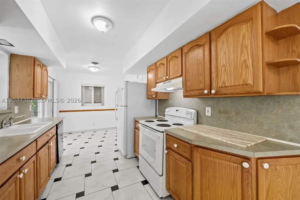 733 N Rainbow Drive Hollywood FL 33021