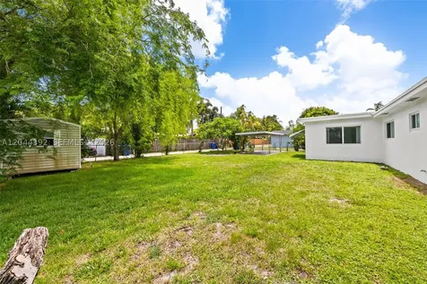 733 N Rainbow Drive Hollywood FL 33021