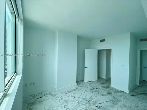 253 NE 2nd Street Miami FL 33132