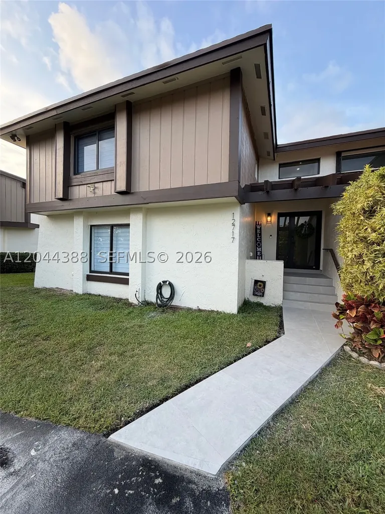 12717 SW 66th Terrace Miami FL 33183