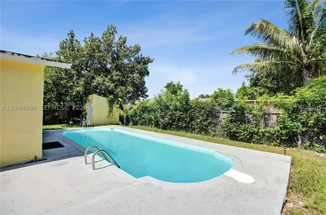 611 SW 76th Terrace North Lauderdale FL 33068