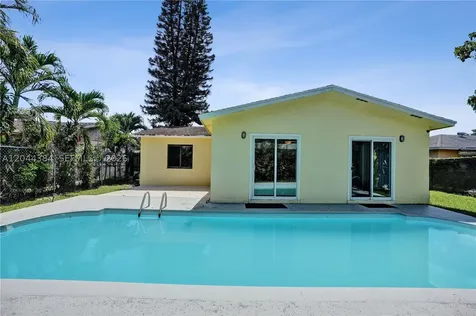 611 SW 76th Terrace North Lauderdale FL 33068