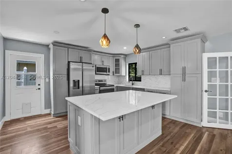 611 SW 76th Terrace North Lauderdale FL 33068