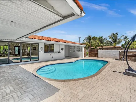 19225 NE 18th Avenue Miami FL 33179