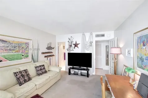 5005 Collins Avenue Miami Beach FL 33140