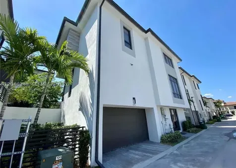 8256 NW 48th Terrace Doral FL 33166