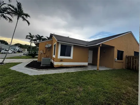 951 SW 109th Avenue Pembroke Pines FL 33025