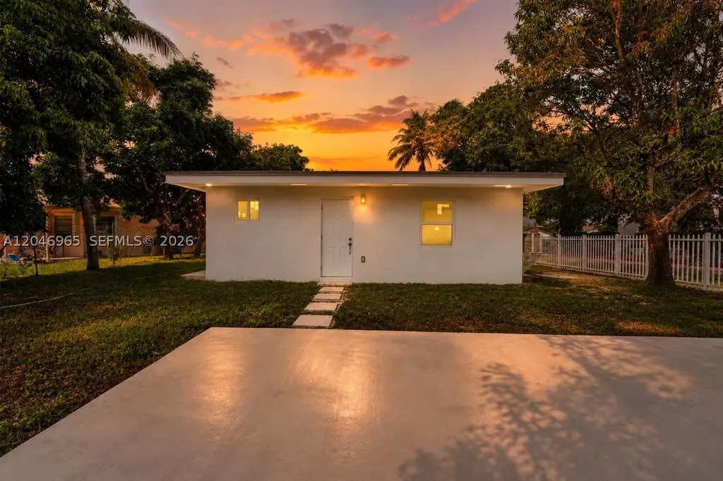 521 NW 33rd Avenue Miami FL 33125