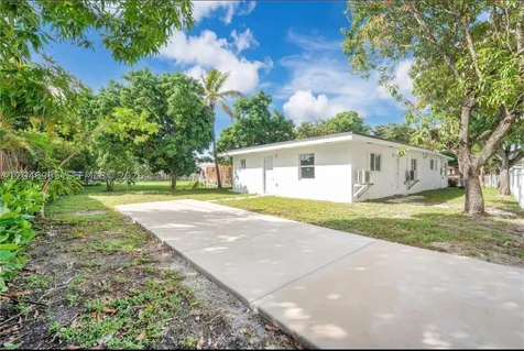 521 NW 33rd Avenue Miami FL 33125