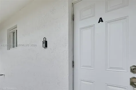 521 NW 33rd Avenue Miami FL 33125