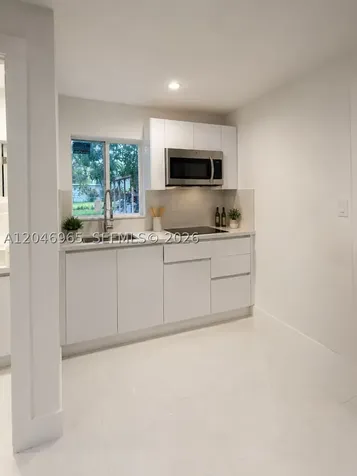 521 NW 33rd Avenue Miami FL 33125
