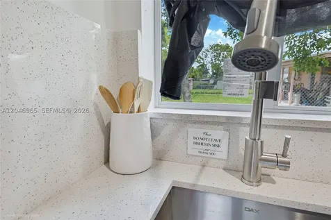 521 NW 33rd Avenue Miami FL 33125