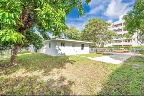 521 NW 33rd Avenue Miami FL 33125