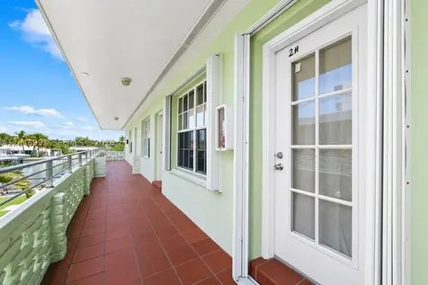 8550 Byron Avenue Miami Beach FL 33141