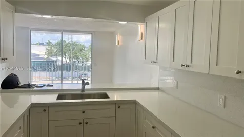 488 NW 165th St Road Miami FL 33169