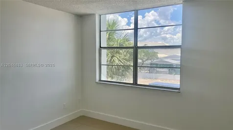 488 NW 165th St Road Miami FL 33169