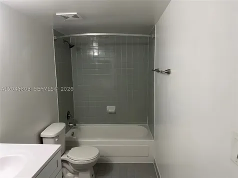915 NW 1st Avenue Miami FL 33136