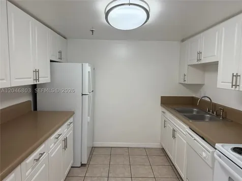 915 NW 1st Avenue Miami FL 33136
