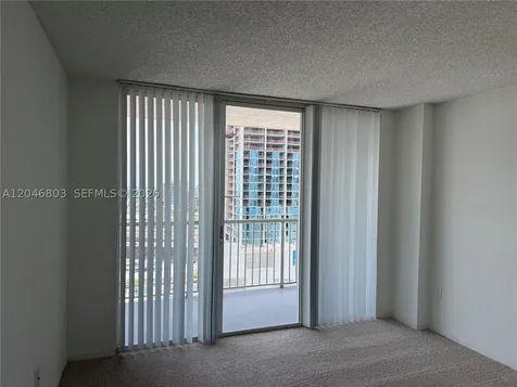915 NW 1st Avenue Miami FL 33136
