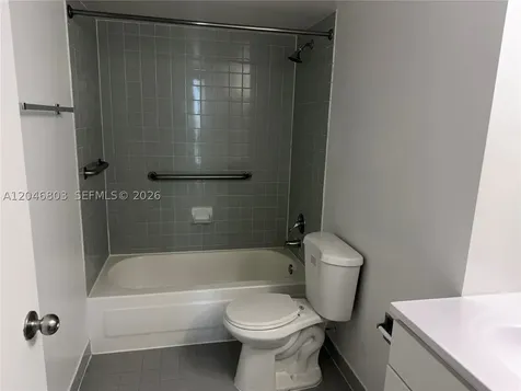 915 NW 1st Avenue Miami FL 33136