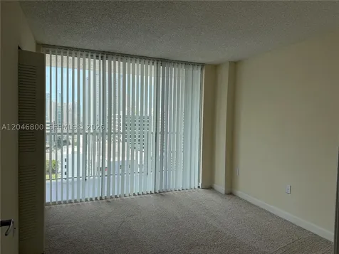 915 NW 1st Avenue Miami FL 33136