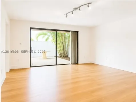 925 NE 207th Terrace Miami FL 33179